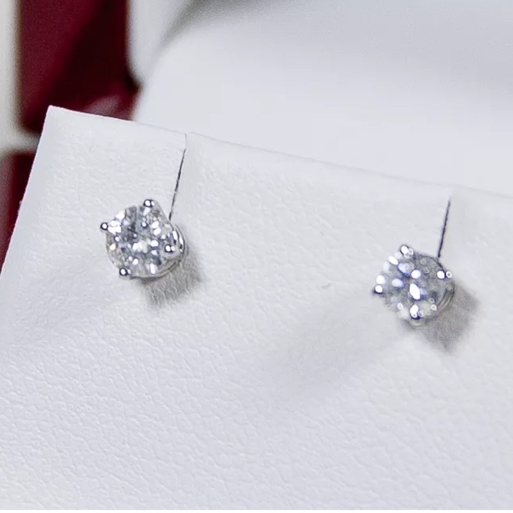 $750 .50Ct Natural Diamond 14K Gold Stud Earrings - Picture 4 of 4